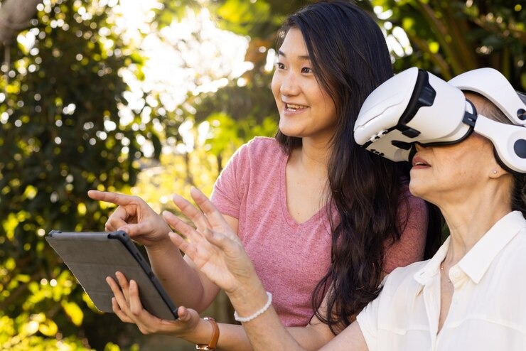 imgi 183 usando auriculares vr abuela asiatica nieta sostiene tableta 13339 377565